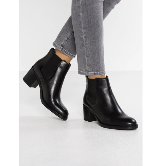 clarks black leather chelsea boots